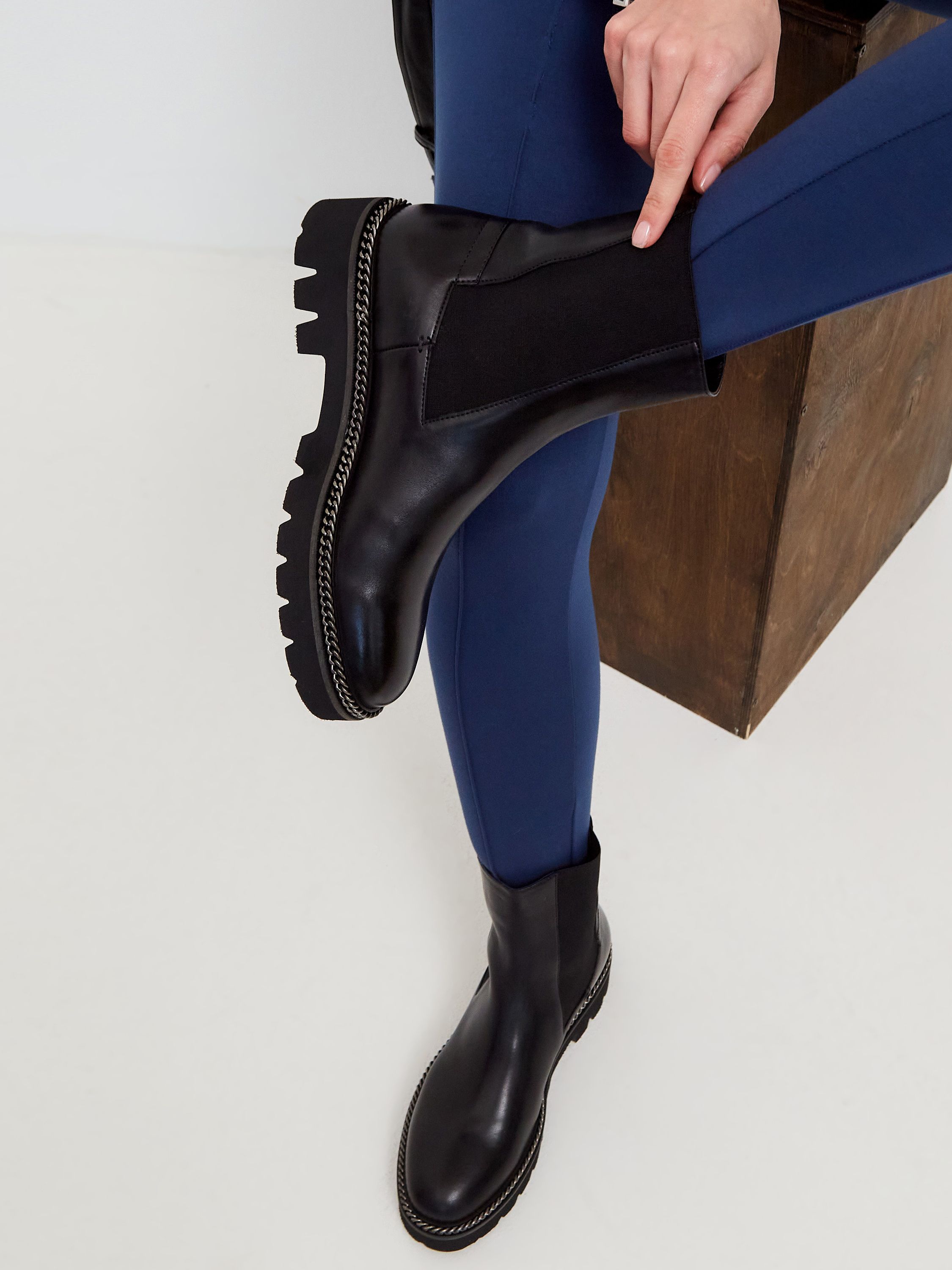 Ботинки женские JULIA PIENA, модель Дафна, цв. черный